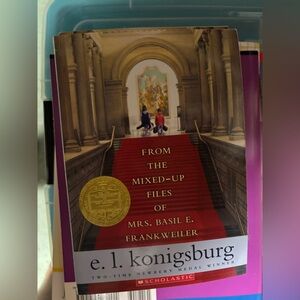 Like new! Set of 6 - From the Mixed-Up Files of Mrs. Basil E. Frankweiler Book